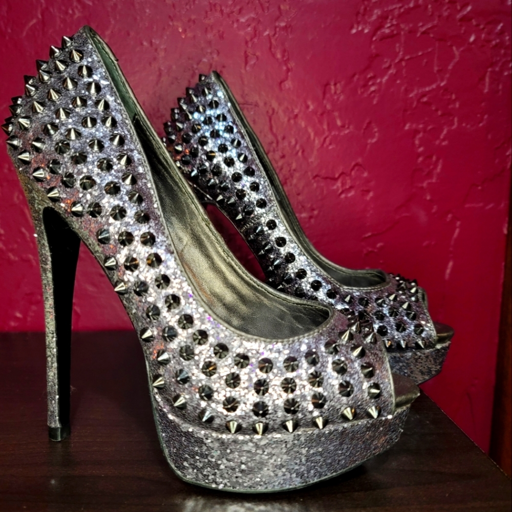 Steve Madden gunmetal spikes, sz 6
